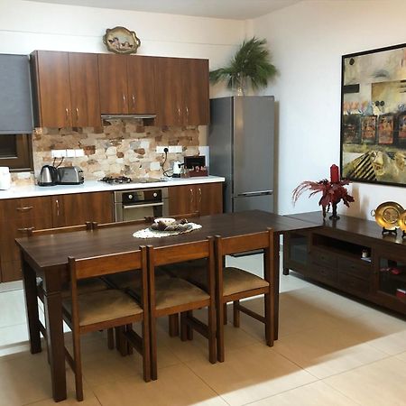 Diamond Stone Wooden Guest House Chandria Exterior foto