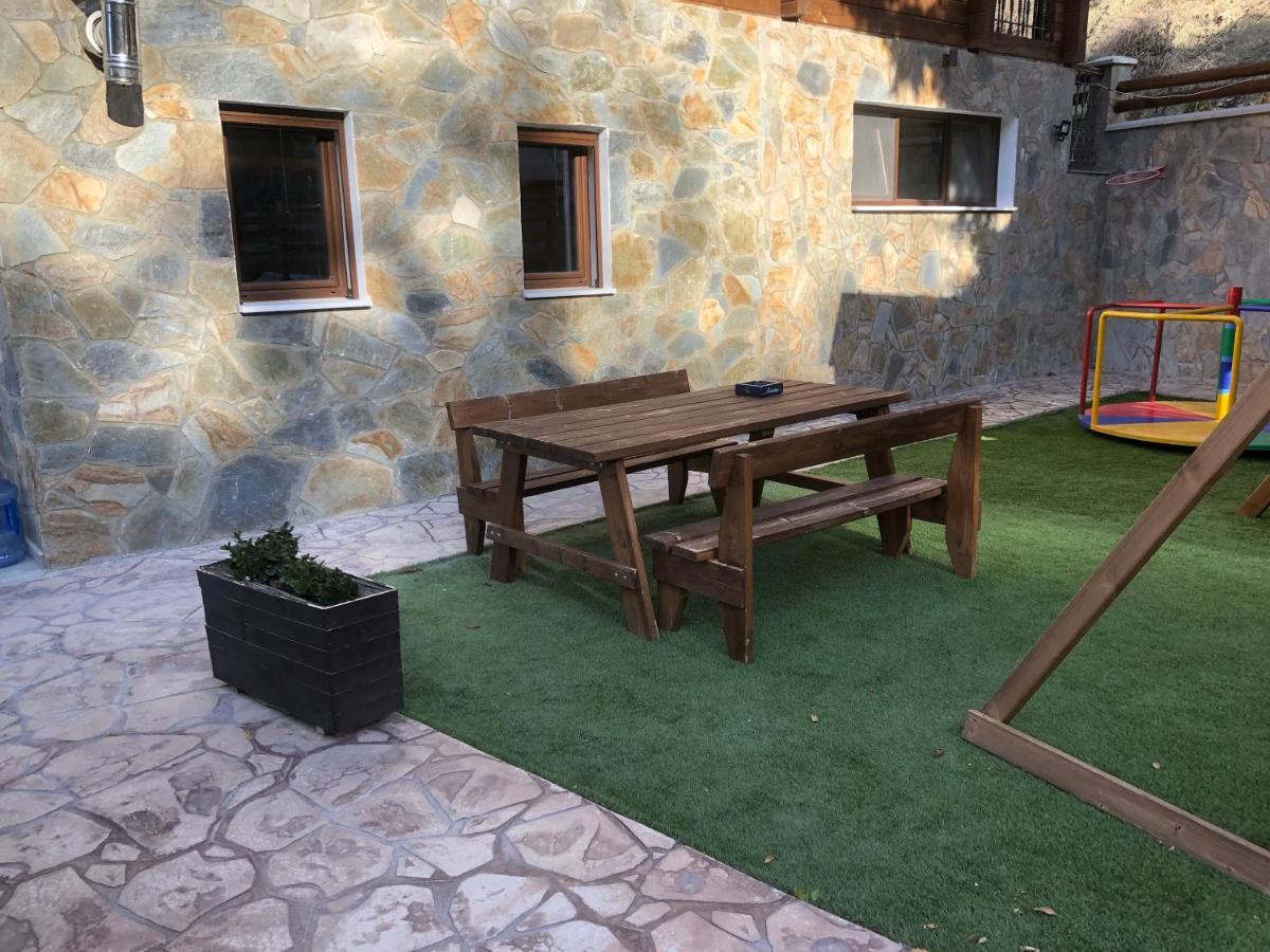 Diamond Stone Wooden Guest House Chandria Exterior foto