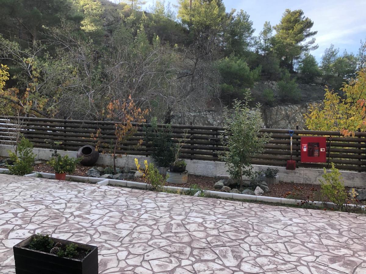 Diamond Stone Wooden Guest House Chandria Exterior foto