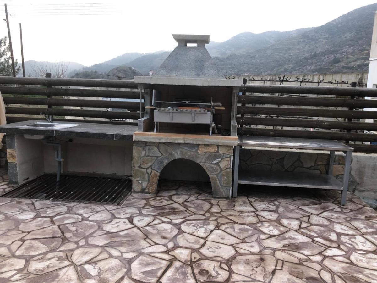 Diamond Stone Wooden Guest House Chandria Exterior foto