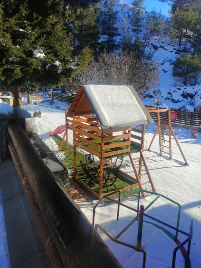 Diamond Stone Wooden Guest House Chandria Exterior foto