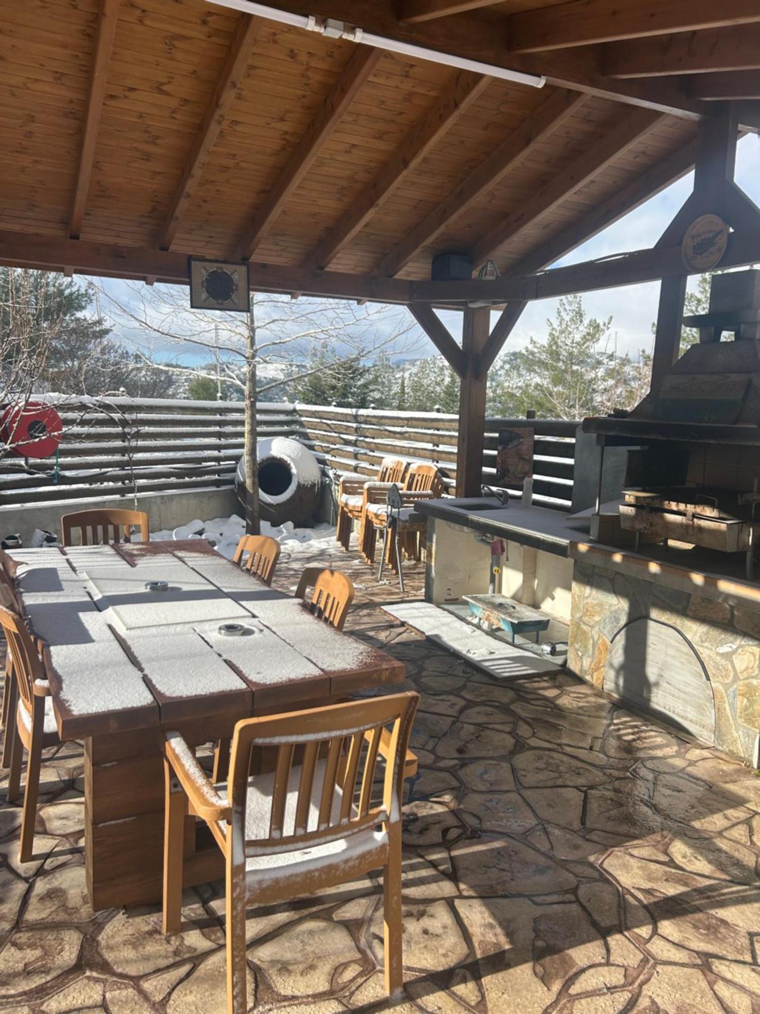 Diamond Stone Wooden Guest House Chandria Exterior foto